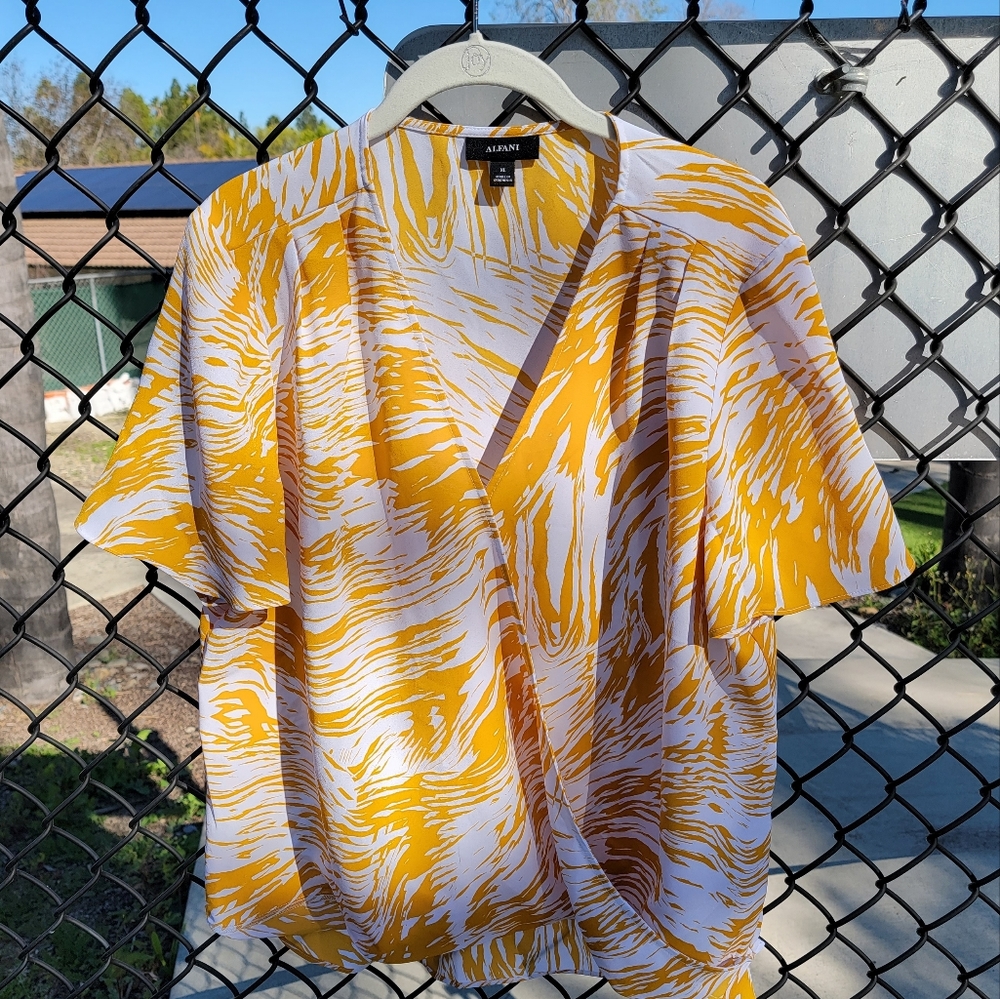 Alfani yellow and white wrap blouse XL